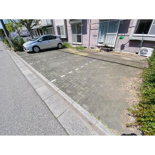 コートサイドアベニューF棟 駐車場