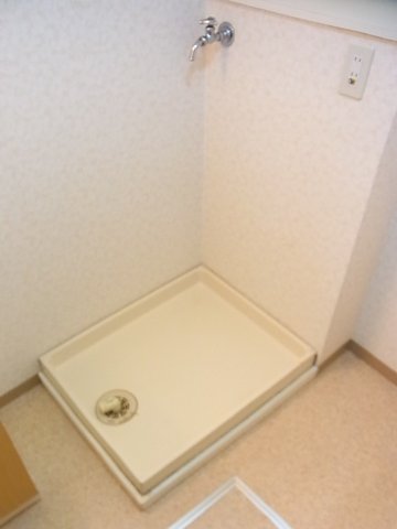 シャラ原宿五番館 室内洗濯機置場　※別号室の参考写真です(現況優先・仕様違いの場合あり)