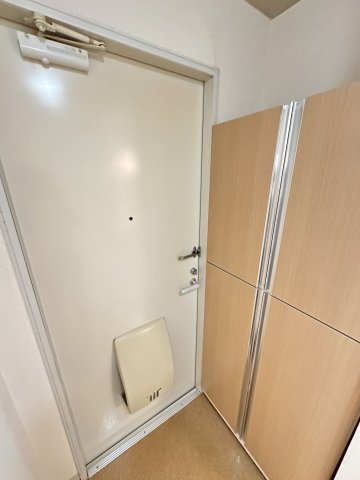 ラフォーレ金沢201号室 玄関