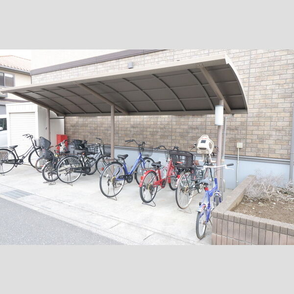 エターナヴィレッジ　A/BB102号室 駐輪場