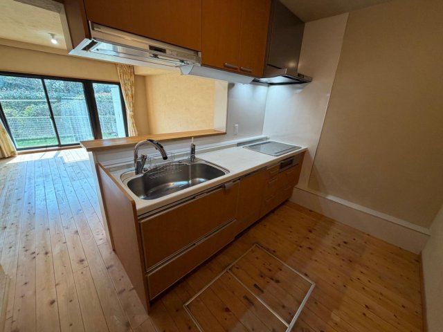 森の里セントラルビューハイツ 使い勝手の良い対面式システムキッチン、IH、食洗機、浄水器