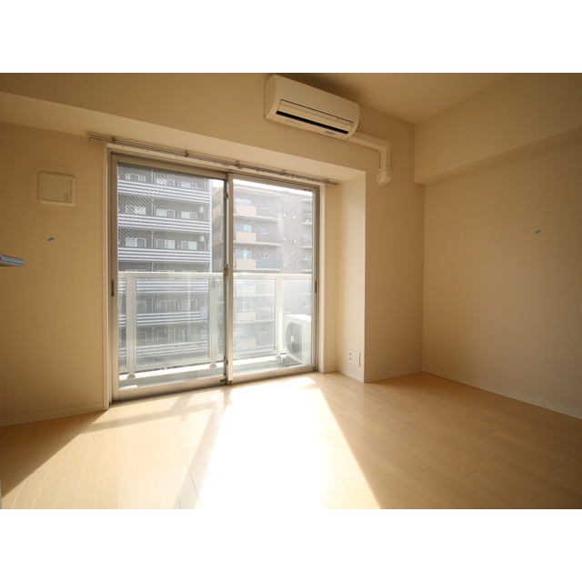 プレール・ドゥーク両国 洋室約6.0帖、日当たりのよい室内