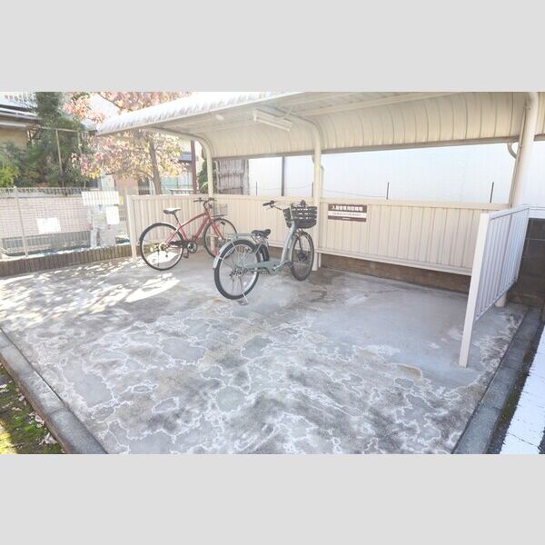 エクレール高田東 駐輪場