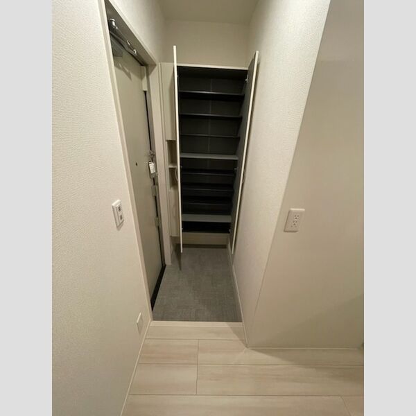 ミーツⅢ105号室 玄関