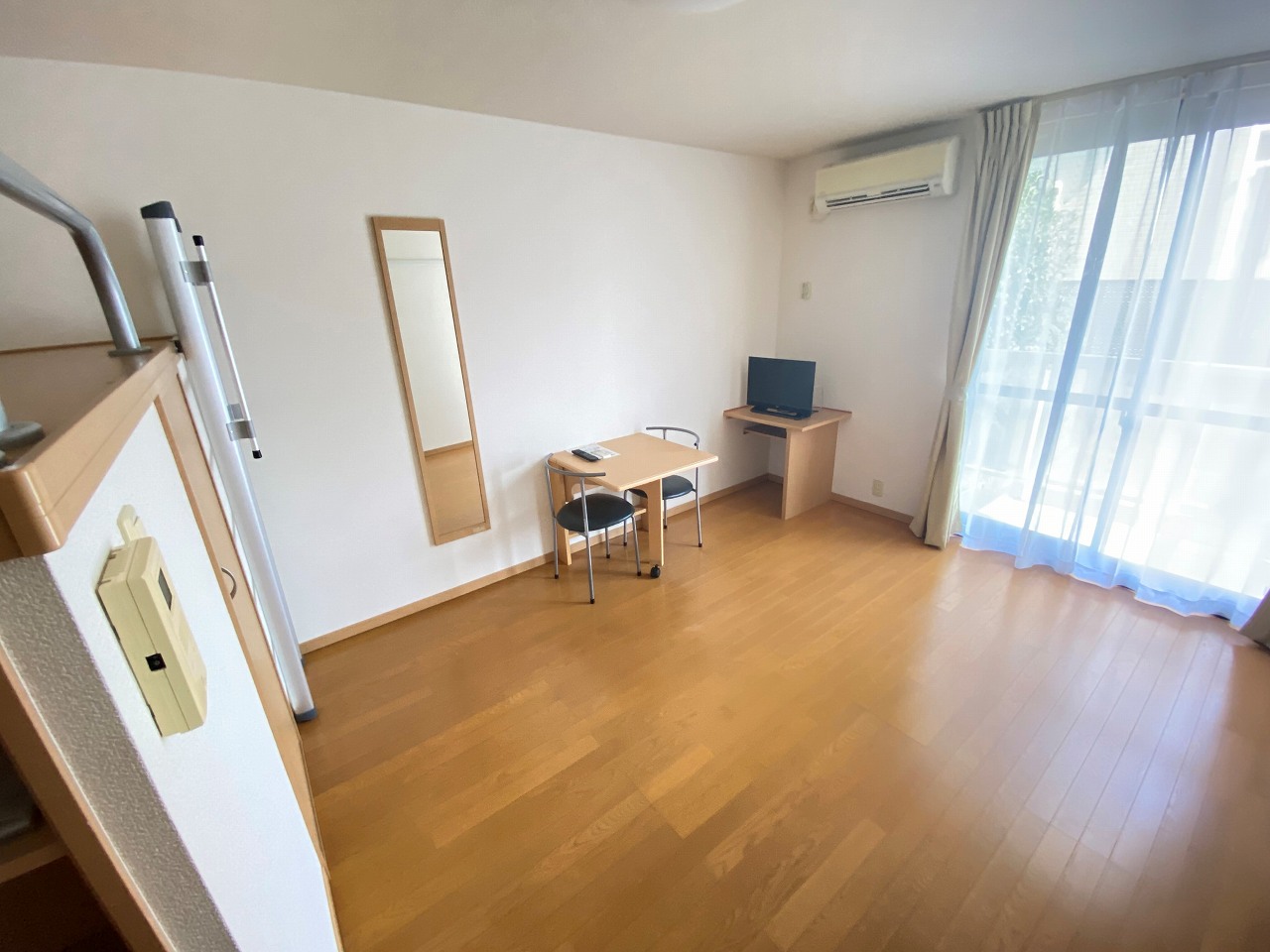 レオパレスアゼリアパーク リビング