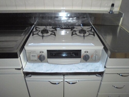 テレパレス船橋三咲Ａ棟2階 コンロ、グリル　※同タイプ別部屋2025.12撮影