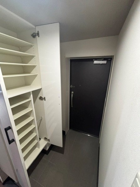 Ｔｈｅ　Ｓｈｉｎａｇａｗａ　Ｅａｓｔ　Ｒｅｓｉｄｅｎｃｅ2階 玄関