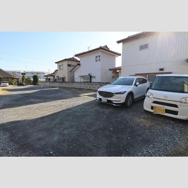 アットイーズ　Ⅴ 駐車場