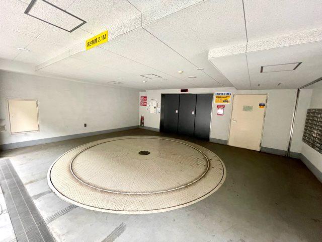 レジディア四谷三丁目4階 駐車場