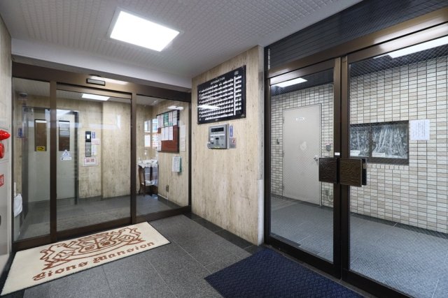 ライオンズプラザヨコハマ戸部4階 エントランス