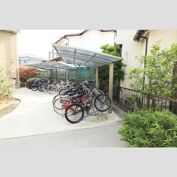 ヴィルヌーヴ　B棟 B棟駐輪場