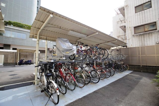 グランスイート四谷プレシア8階 駐輪場