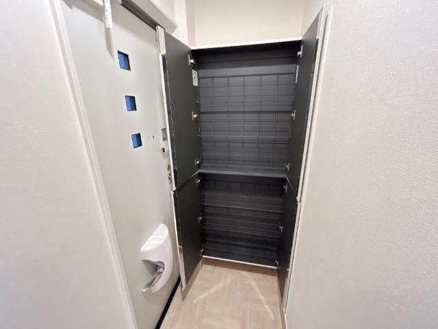 リノナル105号室 下駄箱