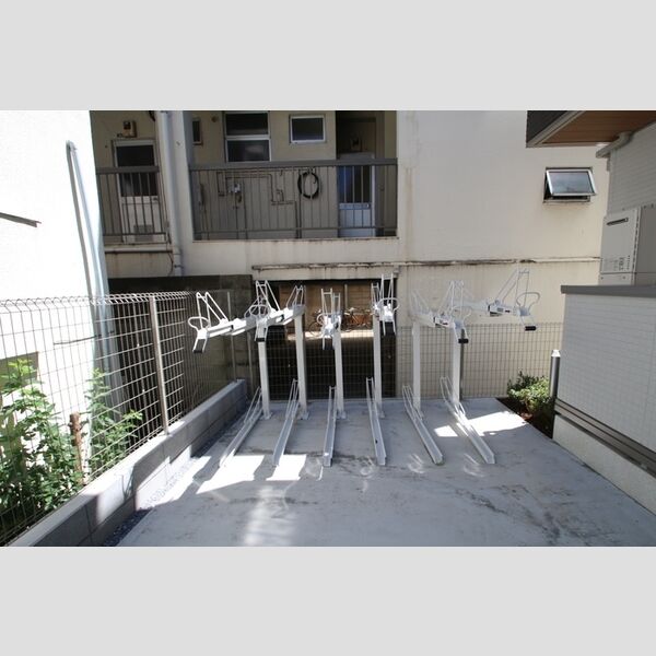 グラナーデ滝野川 駐輪場