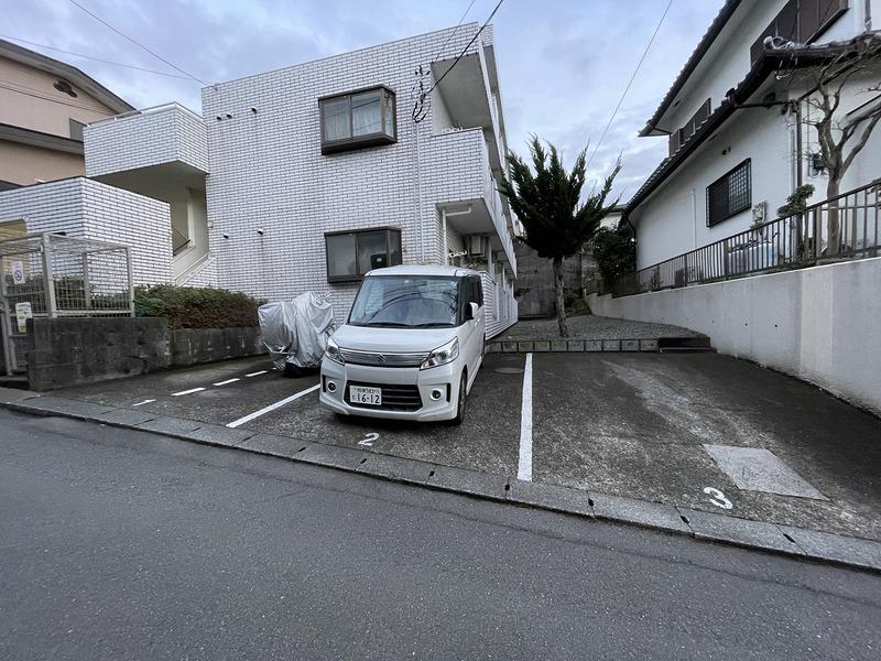 エトワール座間2階 駐車場