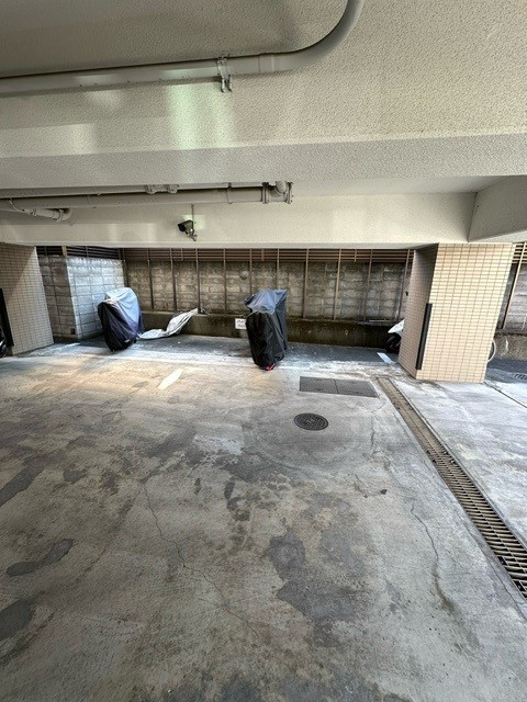 ハチホウハイツ１１ 駐車場