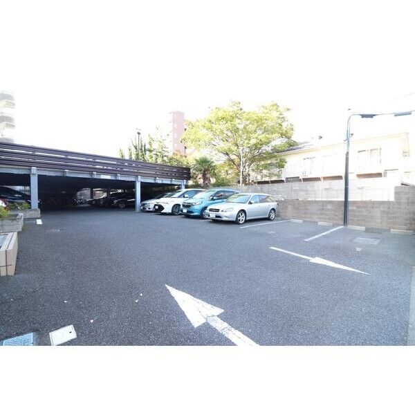 エル・モビック 駐車場