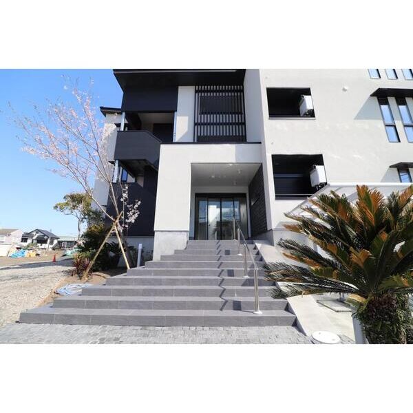 グレイスコート茅ヶ崎303号室 エントランス