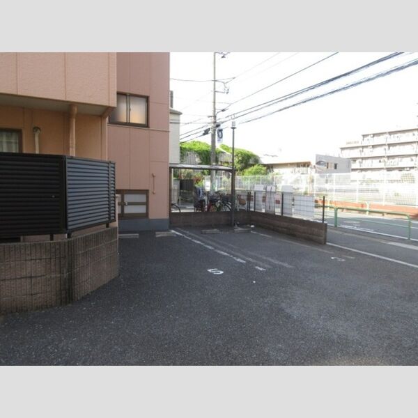 ドエルモトハシクレール 駐車場