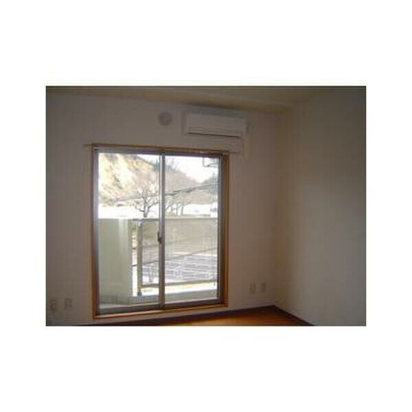 メゾン南多摩108号室 リビング