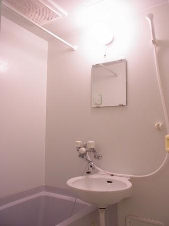 レオパレスネレイドⅡ 雨の日にも便利な浴室乾燥機付き