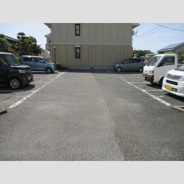 ラヴェニュ　E 駐車場