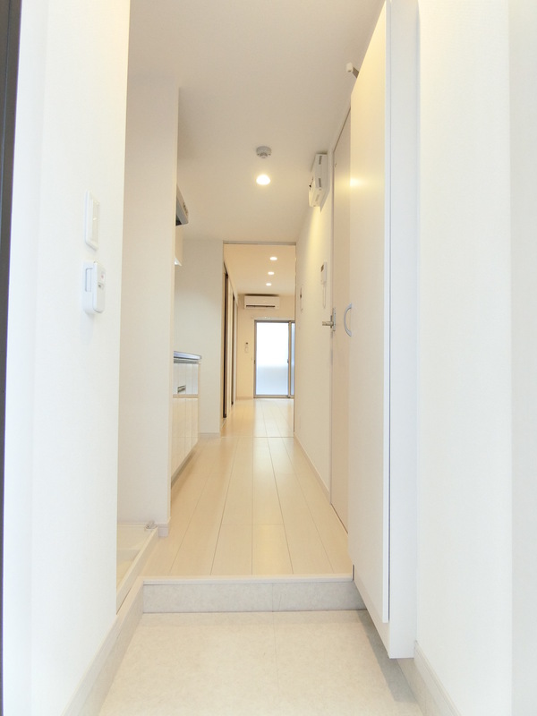 リブリ・東門前1階 玄関