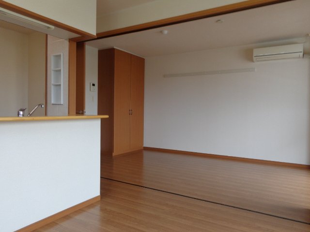 スカイヒルズ00403号室 リビング