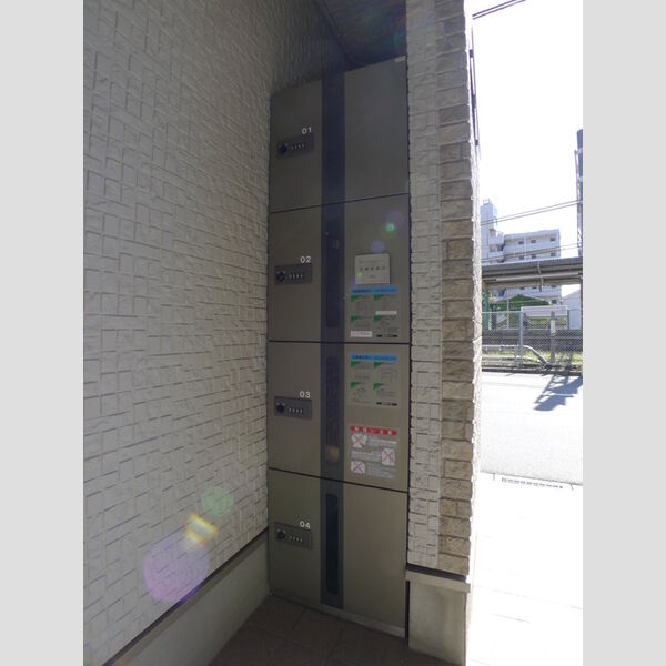クレール・シャンブル 宅配ボックス