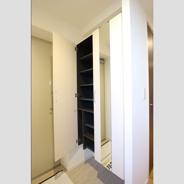 アヴェニール柏の葉107号室 シューズボックス