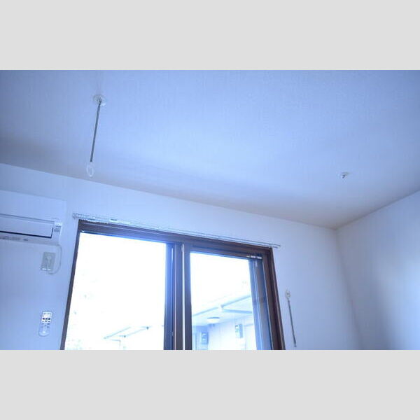 クレセール203号室 室内物干し金物