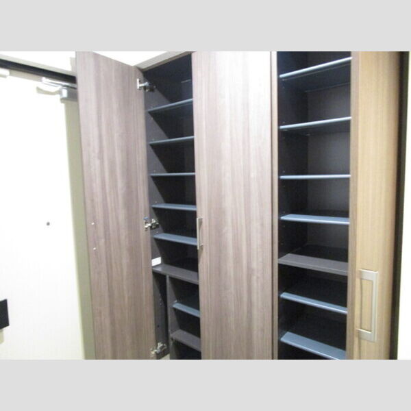 ラ・ペッシュ307号室 トールシューズボックス