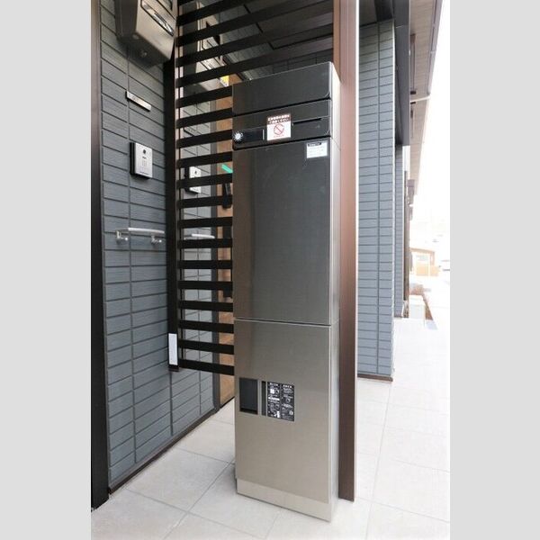 ルガーセグーロ　LugarSeguro101号室 宅配ボックス