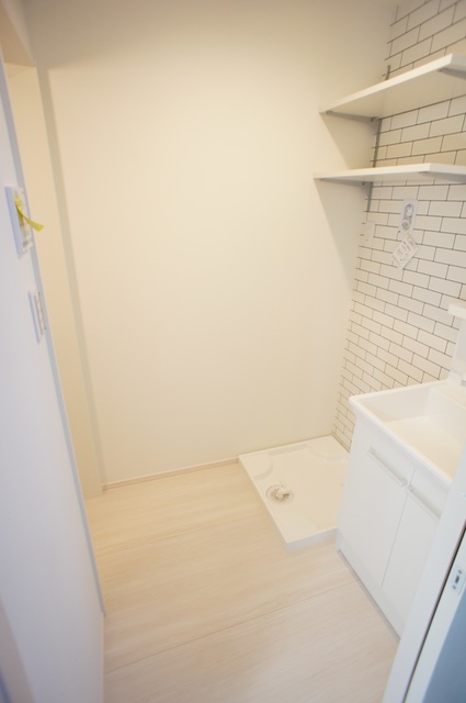 ルミエール・エタンセルｓｅｐｔ0105号室 ゆったりとスペースのある洗面所