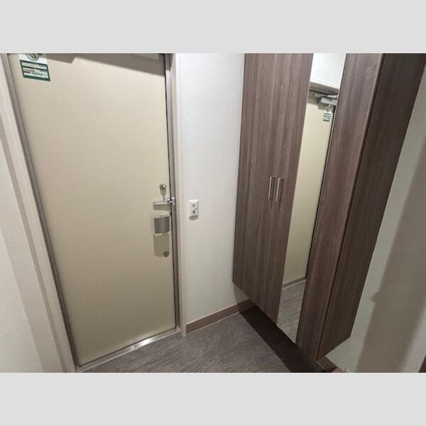 スリジェ元町 玄関