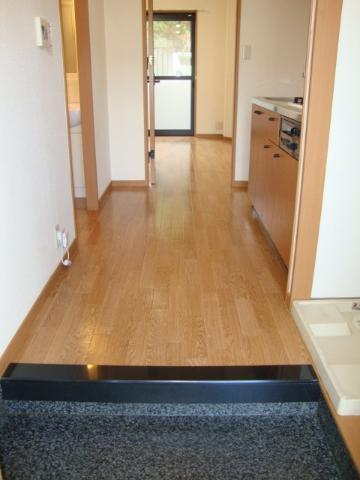 メルヴェール203号室 玄関