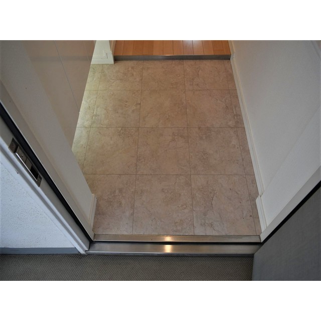 ルクレ新川レジデンス0401号室 玄関