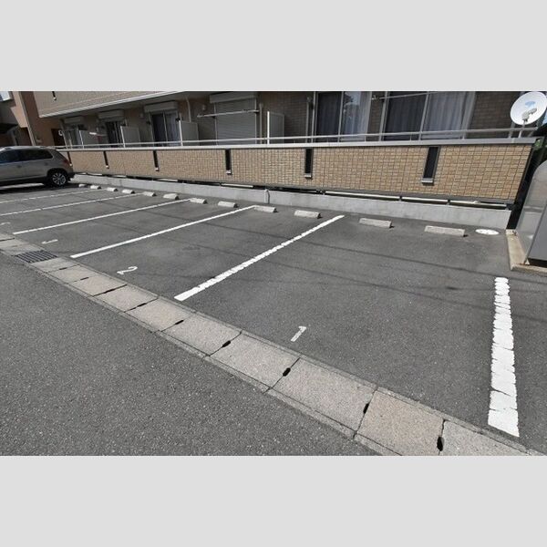 GEMINI　ONNA 駐車場