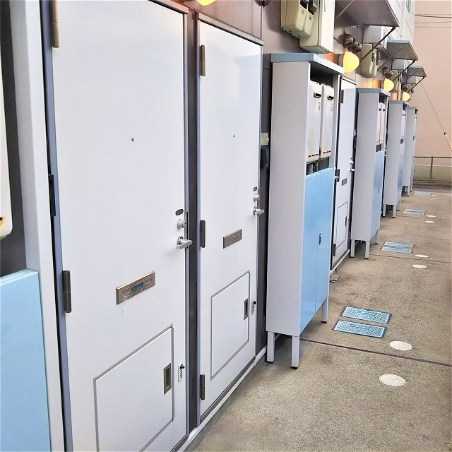 レオパレスストリーム 玄関