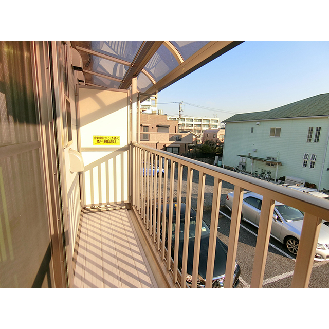 カーサ　ディ　ルーチェ 陽当たりの良い屋根付きバルコニー