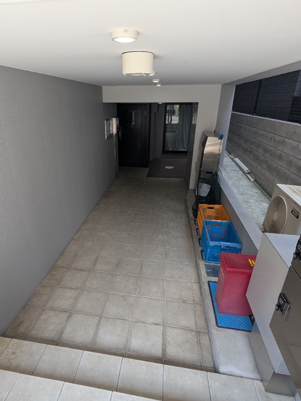 CREAL王子North4階 エントランス