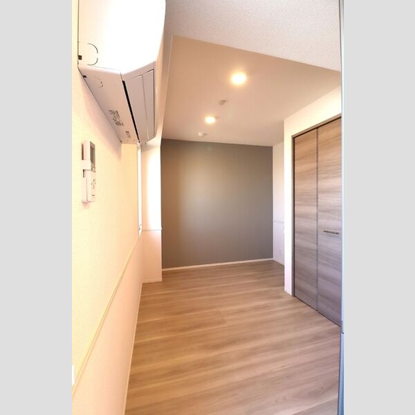 グラナーデ西大泉201号室 洋室