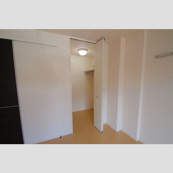 Residence Kamiya ウォークインクローゼット