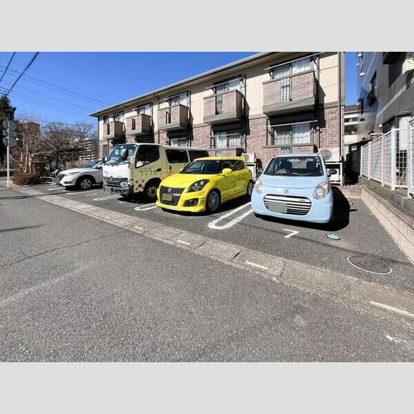 シャインローズ206号室 駐車場