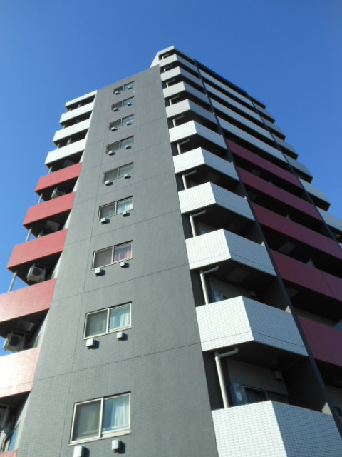 ガーラ・シティ王子 美しくモダンな印象と街並みに映える存在感のある外観◆