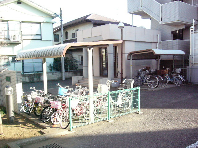 サニーホームズ0203号室 駐輪場