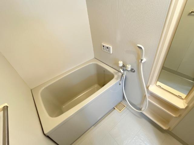 ウィンディヒルズ205号室 バス