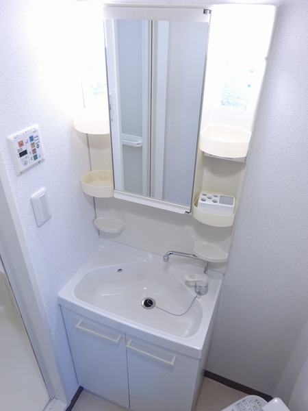 ミリオンステーションプラザ鶴見市場606号室 洗面