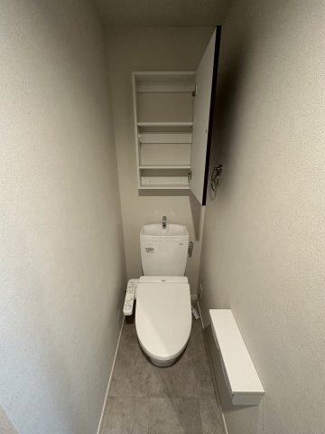 シールーム鵠沼海岸106号室 温水洗浄便座付き＆便利な収納付きです♪