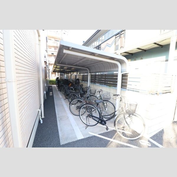 カーサ・ファミリオ 駐輪場